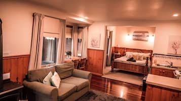 Smart TV, fireplace, DVD player, table tennis