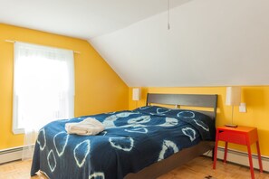 3 bedrooms, iron/ironing board, free WiFi, bed sheets - 3 bedroom apartment next to T stop / off street parking (Boston)