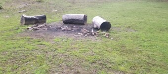 Riverside. Queen & Bunk bed-charcoal and firewood included. Pet friendly