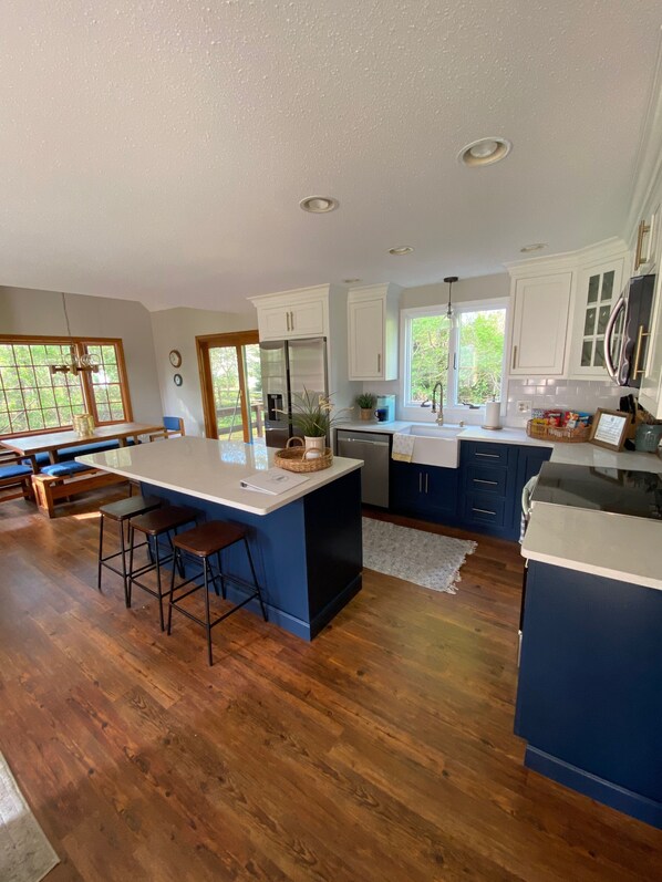 Microwave, oven, stovetop, dishwasher