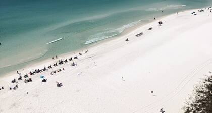 GULF FRONT with Beautiful Sweeping Views! 3 POOLS! Tiki Bar! LOCATION