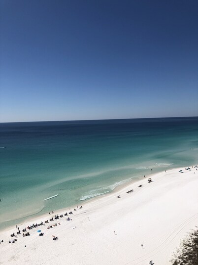 GULF FRONT with Beautiful Sweeping Views! 3 POOLS! Tiki Bar...LOCATION!!