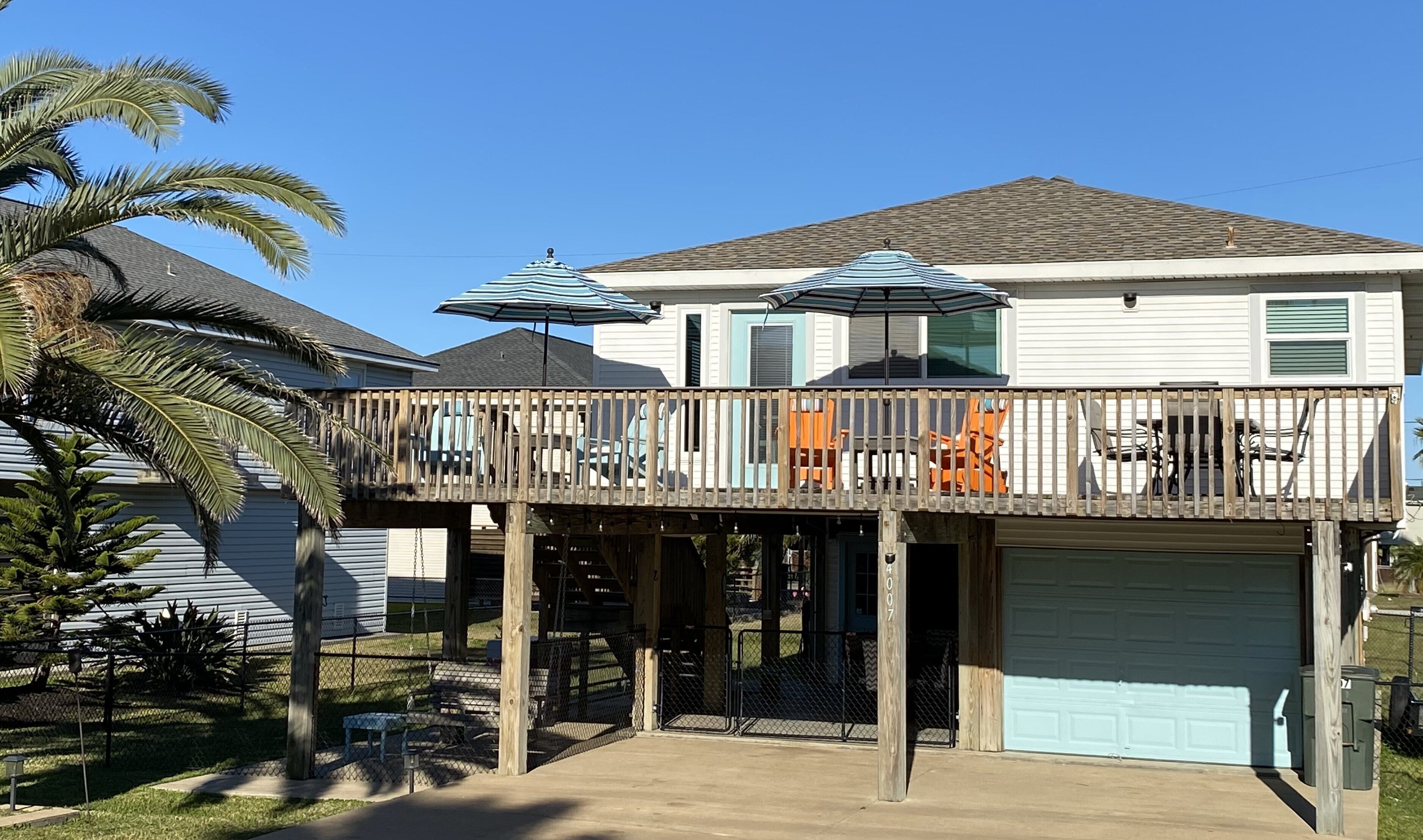 Family amenities, close to beach, relaxing, dog-friendly, just pack your bag!