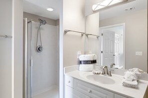 Towels - Amalfi Coast 324D - Gulf View, Community Pool, Tennis, Beach Service Included! (Miramar Beach)