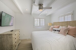 4 bedrooms, Internet, bed sheets - Here Comes the Sun - Lake Front on 30A, Gorgeous Views, Short Walk to the Beach! (Dune Allen Beach)