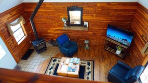 Smart TV, DVD player - Couples/Family Secluded Getaway Near Hot Springs-Jacuzzi Overlooking Mountains! (Bismarck)