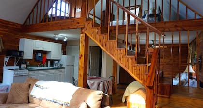 Couples/Family Secluded Getaway Near Hot Springs-Jacuzzi Overlooking Mountains!