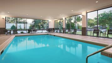 Una piscina cubierta