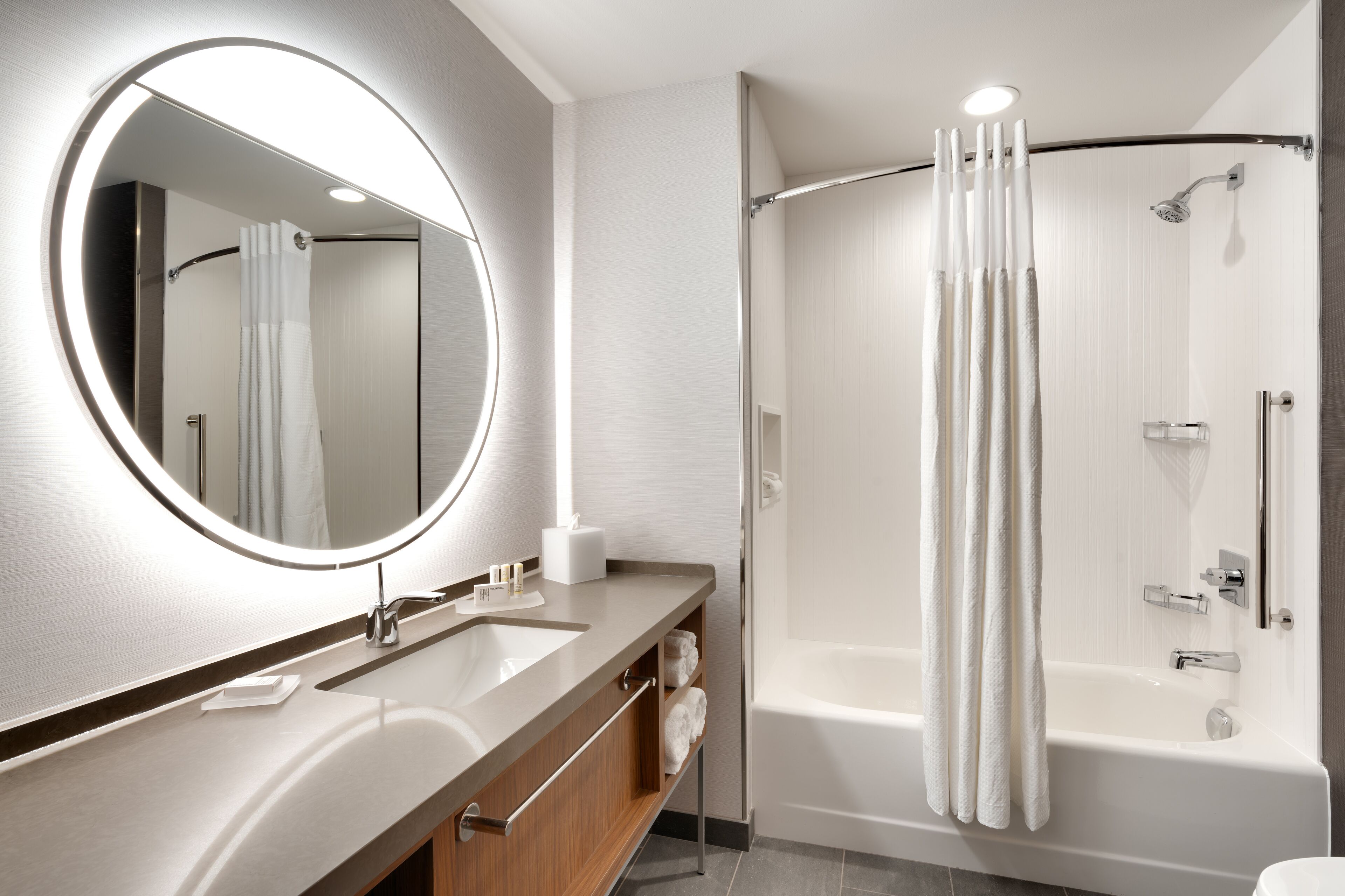 combined shower/bathtub, free toiletries, towels