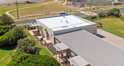 Peterborough House & Motel