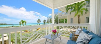 Beautiful Island-Designed 2 BR Bayview Apartment