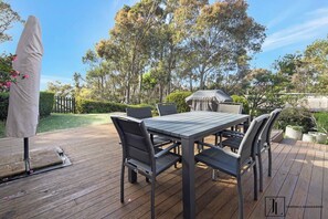 Outdoor dining - Waterfront Home with Sweeping Ocean Views (Denhams Beach)