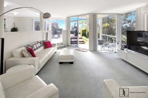 TV - Waterfront Home with Sweeping Ocean Views (Denhams Beach)