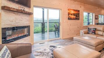 Smart TV, chimenea y tenis de mesa