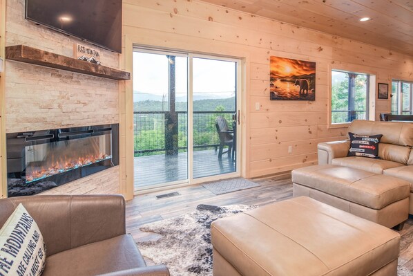 Smart TV, fireplace, table tennis