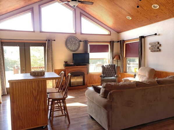 Älytelevisio, takka, DVD-soitin