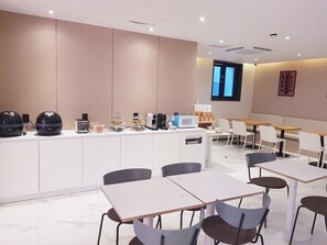 Free self-serve breakfast on weekdays - Pohang Brown Dot Hotel (Pohang)