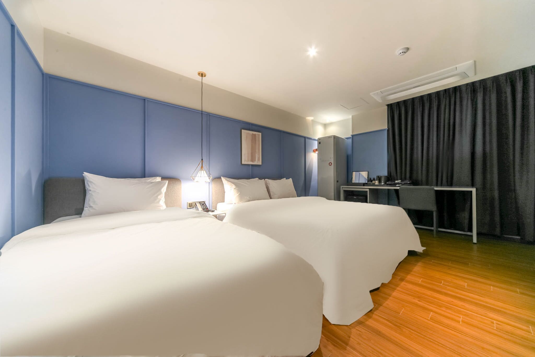 family room | desk, blackout curtains, free wifi, bed sheets