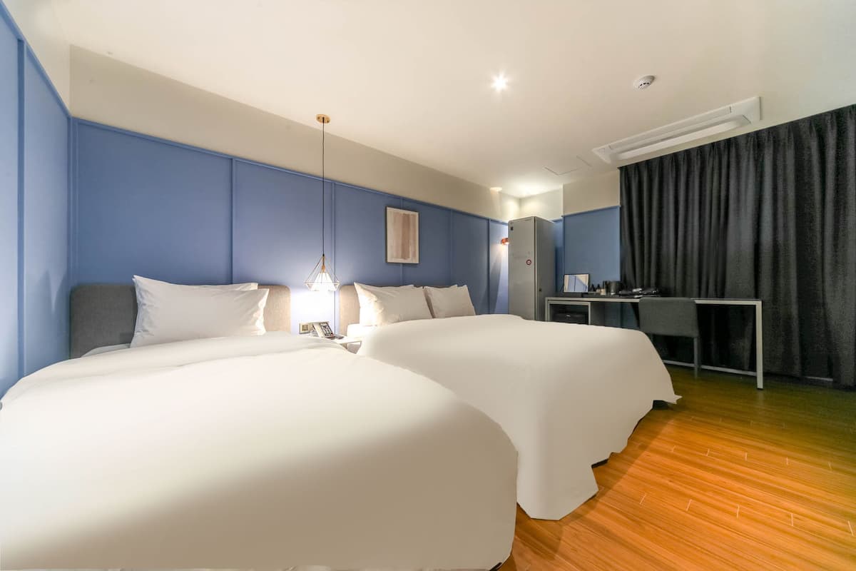 family room | desk, blackout curtains, free wifi, bed sheets