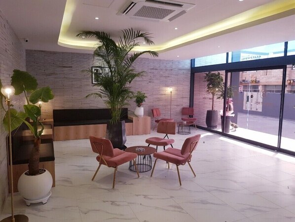 Lobby sitting area - Pohang Brown Dot Hotel (Pohang)