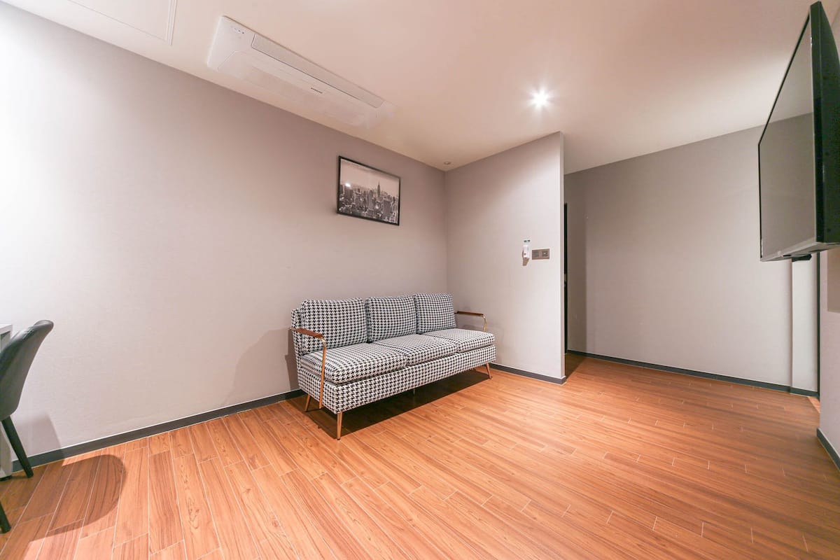 royal room | living area | lcd tv