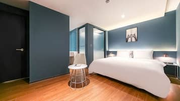 Deluxe Room | Desk, blackout curtains, free WiFi, bed sheets