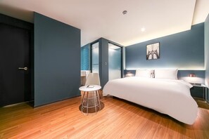 Chambre Deluxe | Bureau, rideaux occultants, Wi-Fi gratuit, draps fournis