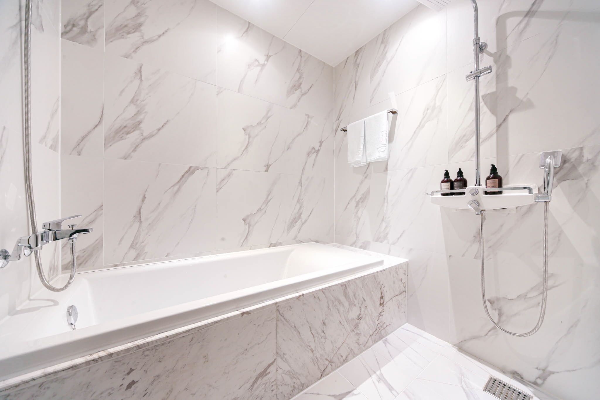 family room | bathroom | shower, free toiletries, hair dryer, slippers