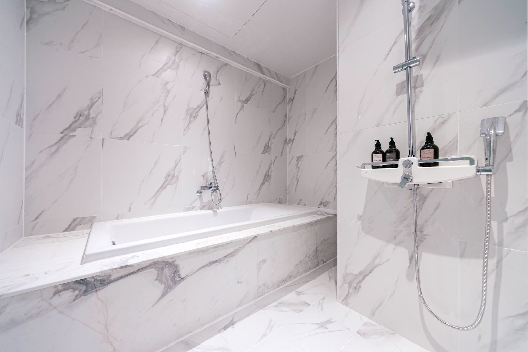 family room | bathroom | shower, free toiletries, hair dryer, slippers