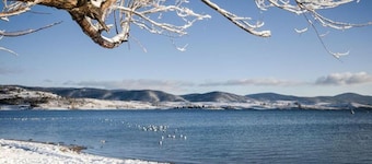 Horizons Resort 405 -  Central Lakefront Jindabyne Apartment with resort amenities
