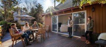 Mogul - A Freestanding East Jindabyne Lakefront Holiday Home