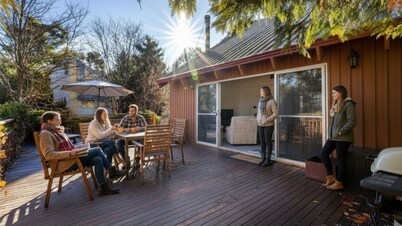 Mogul - A Freestanding East Jindabyne Lakefront Holiday Home