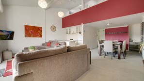 Smart TV, DVD player, books - Razorback 15 - Central Jindabyne CBD Unit (Jindabyne)