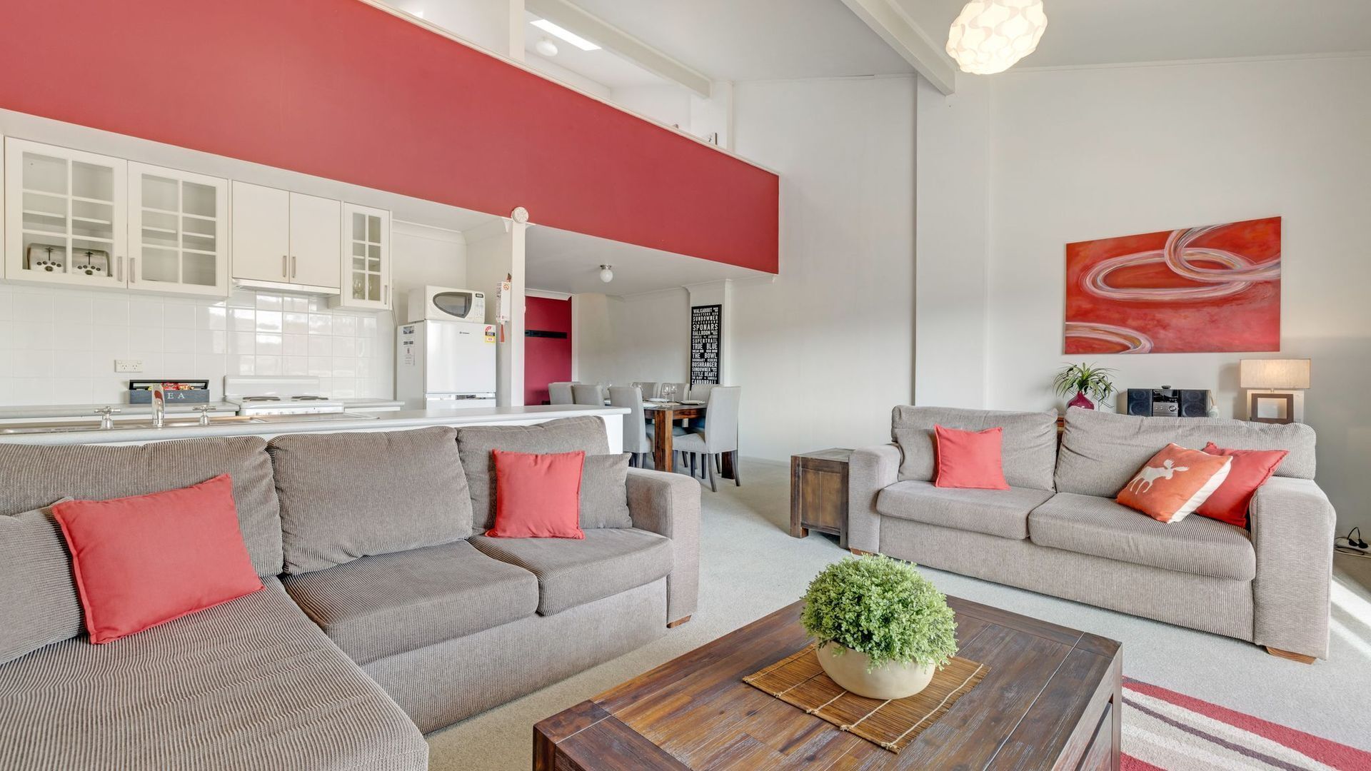 Älytelevisio, DVD-soitin, kirjoja