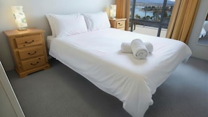 4 bedrooms, desk, iron/ironing board, WiFi - Summit 14 - Impressive apartment with breathtaking views (Jindabyne)