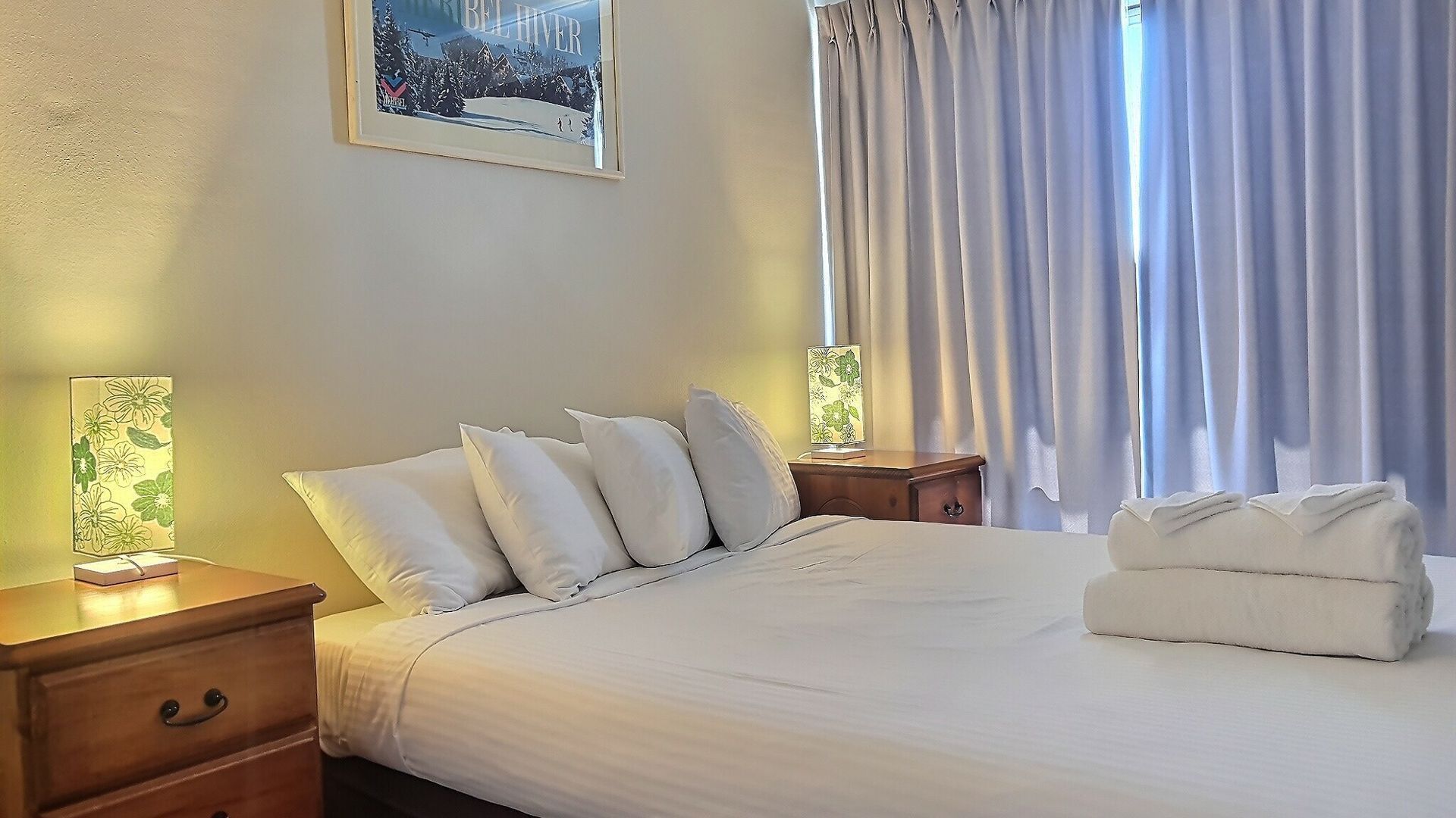 4 bedrooms, desk, iron/ironing board, WiFi