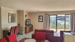 Smart TV, DVD player