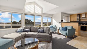 Smart TV, DVD player