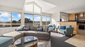 Smart TV, DVD player