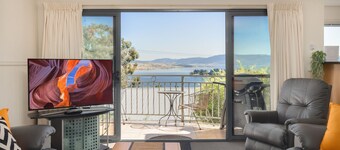 Whistler 3 - An expansive 4 bedroom Jindabyne townhouse with astonishing views