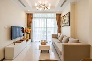 Deluxe Apartment, 2 Bedrooms, City View | Living area