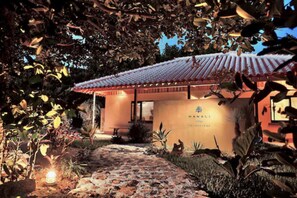 Front of property – evening/night - ADAN RESORT HANALI village sesokojima (Motobu)