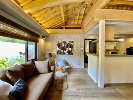 Deluxe Villa | Living area | 45-inch flat-screen TV with digital channels, TV