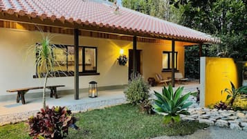 Villa Deluxe | Utsikt mot innergård