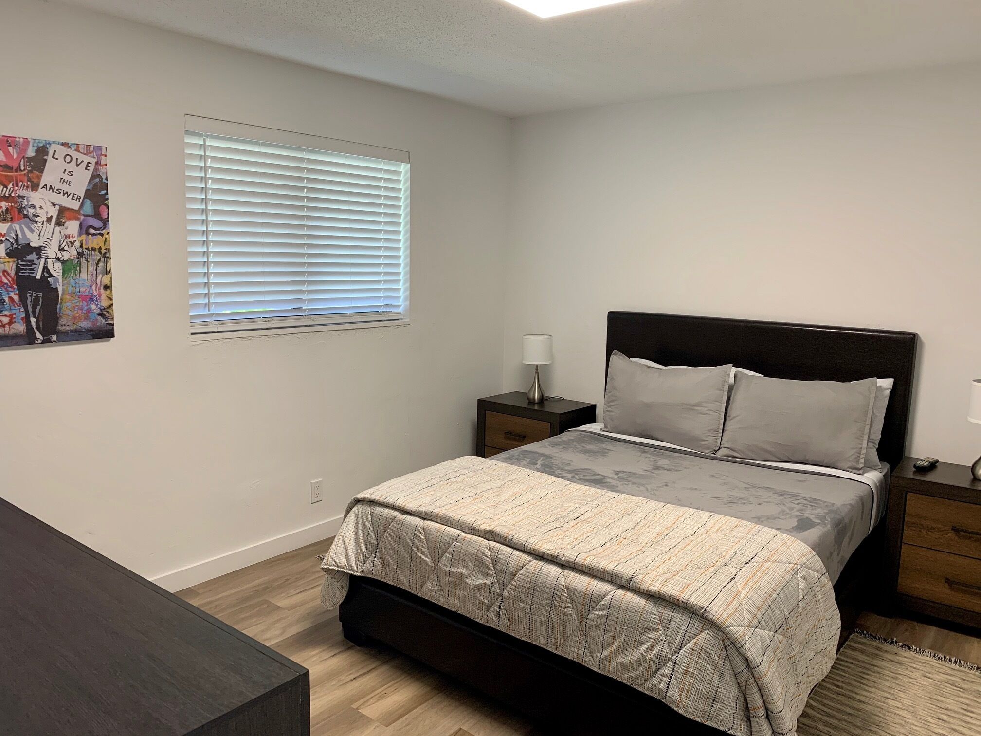 2 habitaciones, tabla de planchar con plancha y wifi gratis 