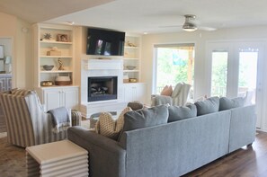 Smart TV, fireplace, printers - Hamilton Happy Place (million dollar view) - Lake Retreat (Hot Springs)