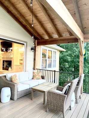 Terrace/patio - Hamilton Happy Place (million dollar view) - Lake Retreat (Hot Springs)