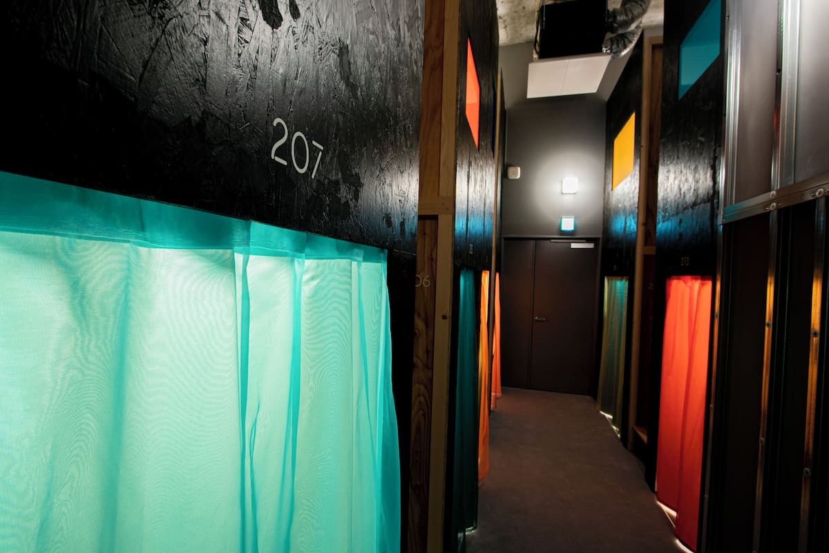 Blackout drapes, free WiFi, bed sheets