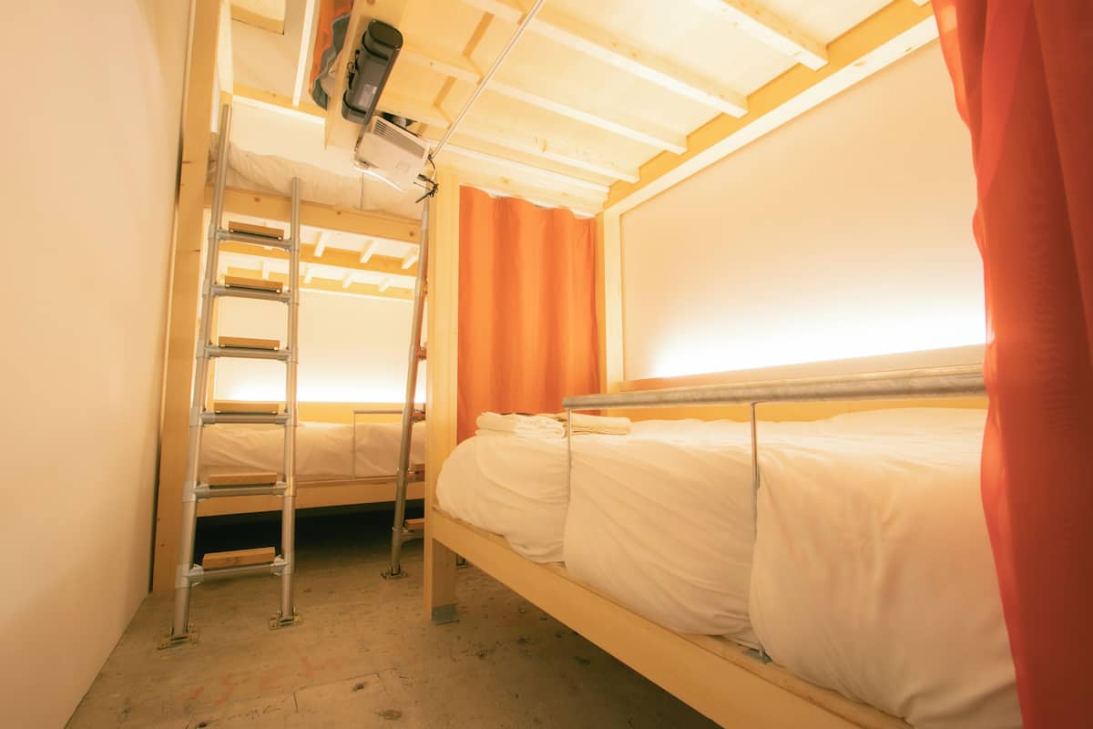 Private Deluxe Room | Blackout drapes, free WiFi, bed sheets