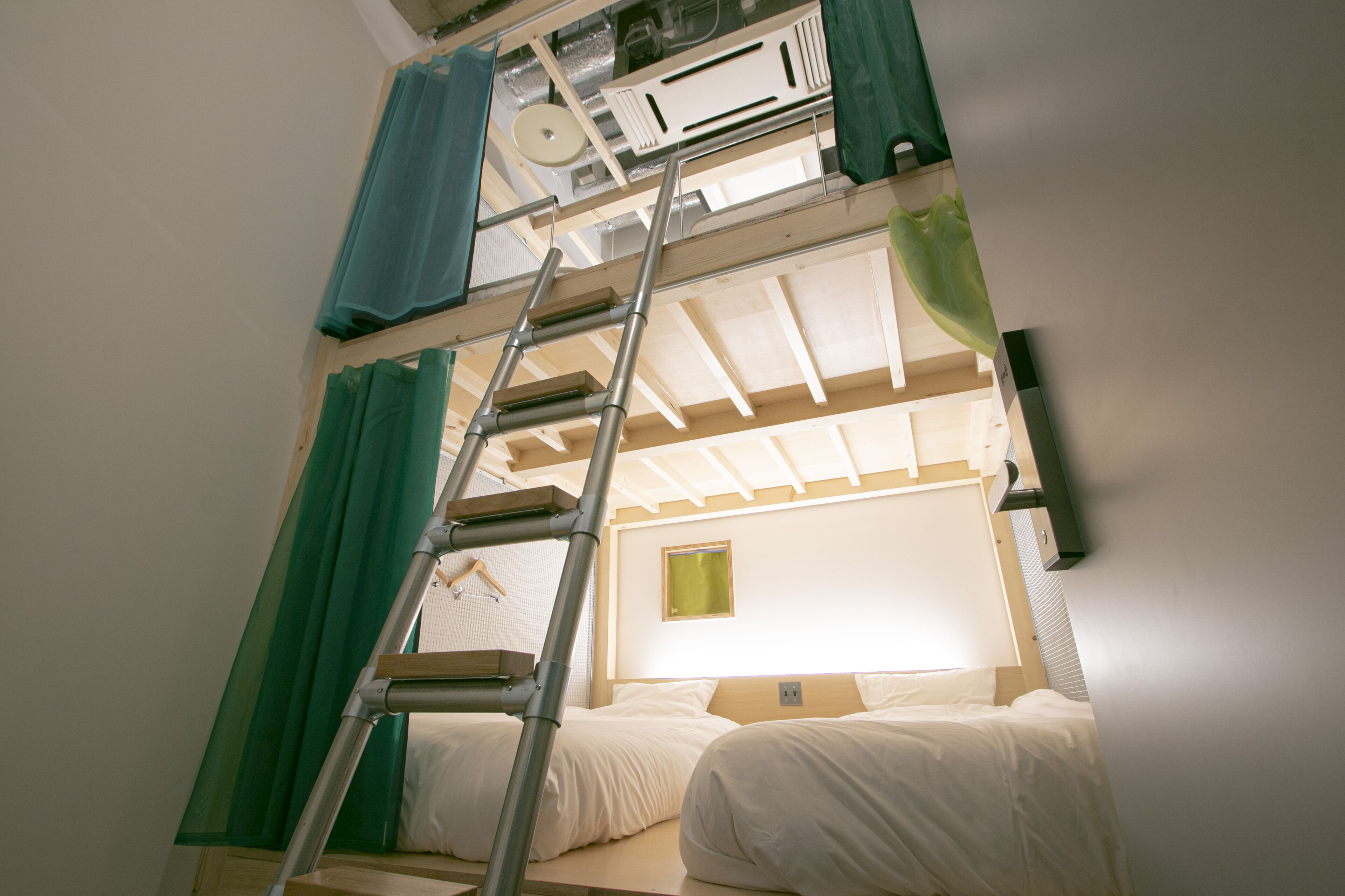 Habitació quàdruple | Cortines opaques, wifi gratuïta i roba de llit 